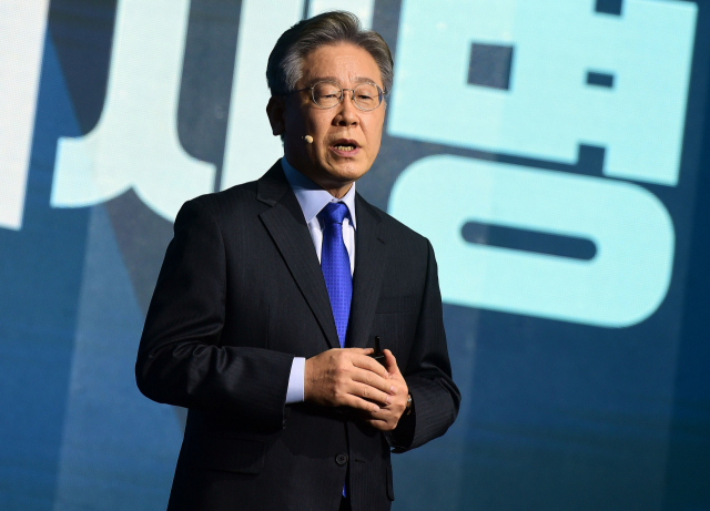 더불어민주당 이재명 대선 경선 후보가 7일 경기도 파주시 연스튜디오에서 열린 '프레젠테이션(PT) 면접 '정책 언팩쇼'에서 정책 발표를 하고 있다. 연합뉴스