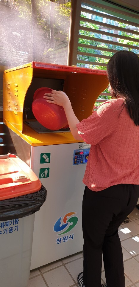 음식물류폐기물 RFID 종량제가 배출량 감소와 처리 비용 절감에 기여하는 것으로 나타났다. 창원시 제공