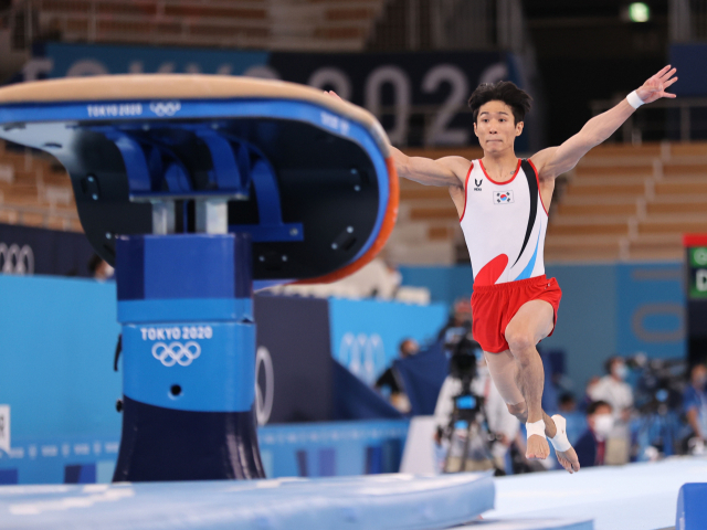 양학선이 기계체조 남자 예선전에서 도마 연기를 하는 모습. 연합뉴스