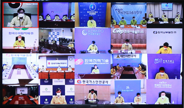 박진규 산업통상자원부 차관은 26일 오전 정부세종청사 산업부 영상회의실에서 산업부 소관 40개 공공기관 사이버보안 총괄 책임자가 참석한 가운데 '사이버보안 대응태세 점검회의'를 주재했다. 산업부 제공