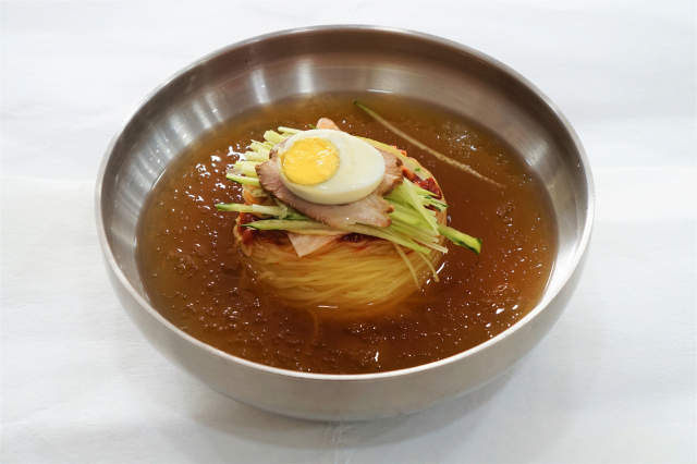육수가 산뜻하고 깔끔한 물밀면.