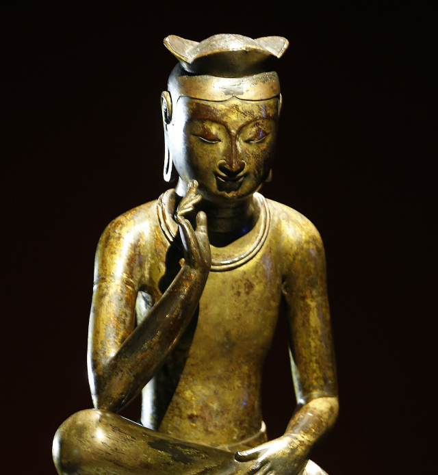 명상적 분위기의 반가사유상. 문화재청 제공