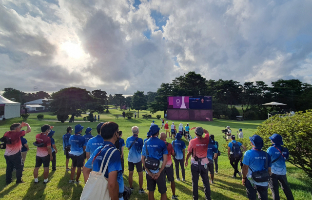 7일 일본 사이타마현 가와고에시의 가스미가세키 컨트리클럽에서 열린 도쿄올림픽 여자골프 4라운드가 태풍 기상 예보로 이른 아침 시간에 시작되고 있다. 연합뉴스