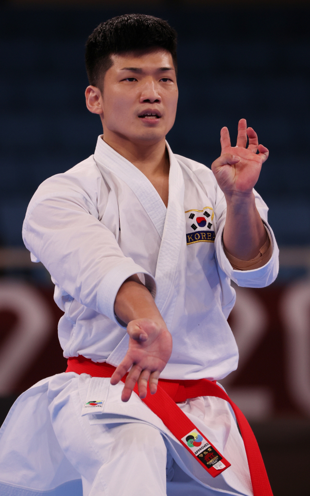 박희준이 지난 6일 가라테 남자 가타 동메달 결정전에서 경기를 펼치고 있다. 연합뉴스