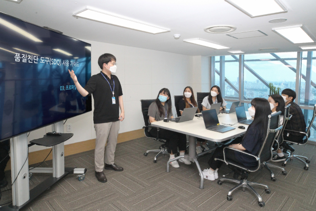 한국동서발전이 공공데이터 청년인재의 개인 역량 개발을 지원하기 위해 교육 프로그램을 운영하고 있다. 동서발전 제공