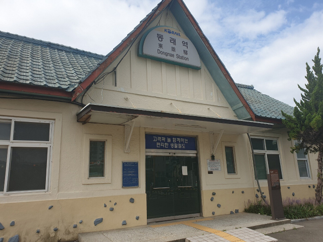 동해남부선 역사 중 가장 오래된 부산 동래구 동래역사 모습.