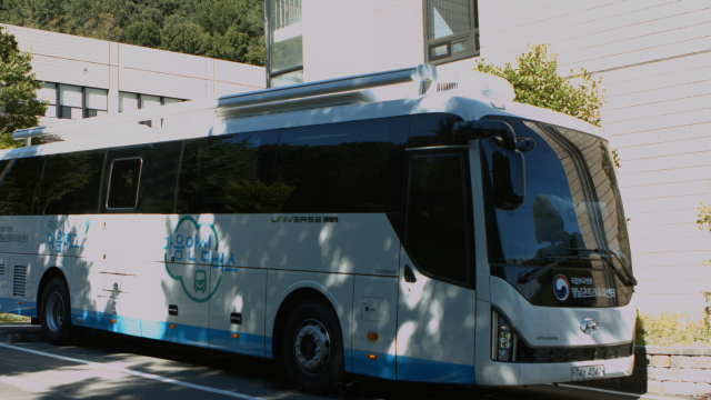 국립부곡병원 영남권트라우마센터의 안심버스는 코로나 피해자들의 마음의 소리를 듣기 위해 영남권 구석구석을 누빈다.