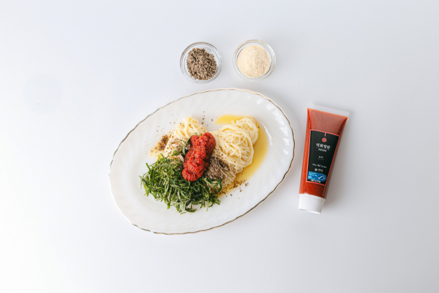 덕화푸드가 선보이는 튜브형 양념게장맛 명란. 덕화푸드 제공