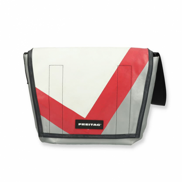 환경, 사회적 가치 등을 중시하는 MZ 세대를 겨냥한 제품들이 잇따르고 있다. 사진 위에서부터 올버즈 ‘내추럴 런 컬렉션’, 룰루레몬 가방, 구찌 운동화, 프라이탁 가방. 각 사 제공