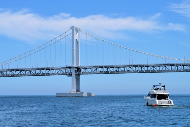 부산관광 선결제 시즌 2가 개시된다. 부산 광안대교 앞을 지나는 요트. 부산일보 DB