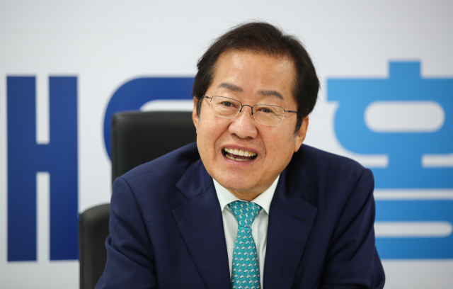 국민의힘 대권주자인 홍준표 의원이 31일 서울 여의도에 마련된 캠프에서 <부산일보>와 단독 인터뷰를 하고 있다. 김종호 기자 kimjh@