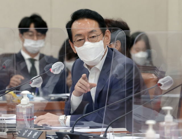 지난달 25일 서울 여의도 국회에서 열린 행정안전위원회 전체회의에서 국민의힘 김도읍 의원이 김창룡 경찰청장에게 질의하고 있다. 연합뉴스