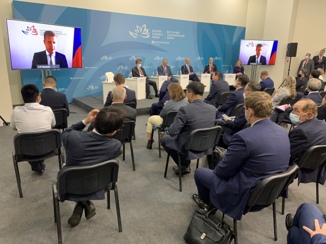 알렉세이 체쿤코프 러시아 극동북극개발부 장관이 지난 3일 열린 제6회 동방경제포럼 제13차 한·러 비즈니스 다이얼로그에서 축사를 하고 있다. 연합뉴스