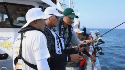 채널A 인기 예능 프로그램 ‘나만 믿고 따라와 도시어부3’(이하 도시어부3) 제작진이 코로나19 확진 판정을 받아 비상에 걸렸다. 채널A 제공