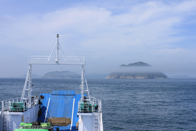 연안여객선 업계에선 선사 간 과잉 경쟁을 부추겨 공멸 위기로 내몰고 있는 현행 ‘신규 항로 공개모집’ 제도를 손봐야 한다는 지적이 나오고 있다. 부산일보DB
