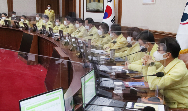 가덕신공항 특별법 시행령이 7일 열린 국무회의에서 의결됐다. 이날 정부서울청사에서 김부겸 국무총리 주재로 국무회의가 열리고 있다. 연합뉴스
