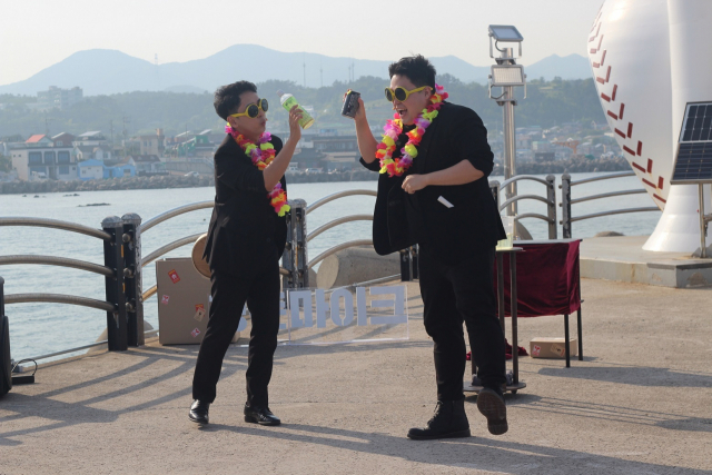 청춘마이크에 참여한 부울경 청년예술가들이 청년주간 축하공연을 13일 개최한다. 한문협 제공