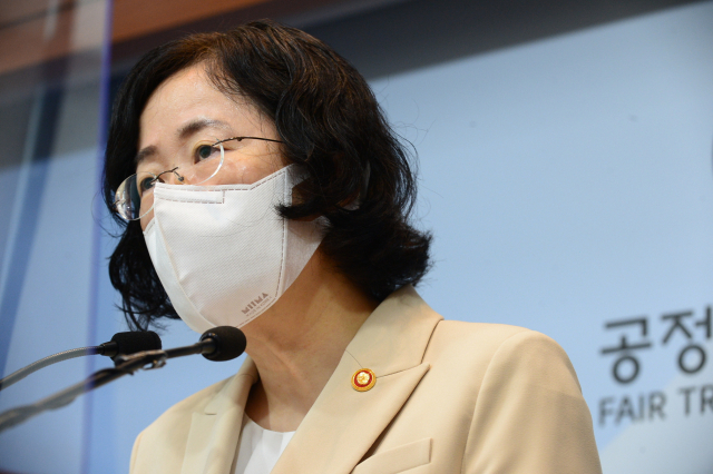 조성욱 공정거래위원장이 14일 오전 정부세종청사에서 구글엘엘씨 등의 안드로이드 OS 관련 시장지배적 지위 남용 행위 제재와 관련해 브리핑하고 있다. 공정위 제공