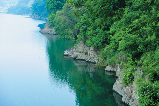경남 창녕군 남지읍 개비리길. 경남도 제공