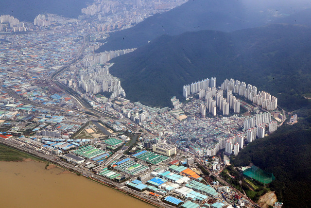 부산 사상구 엄궁동 학장동 일대 전경.부산일보DB