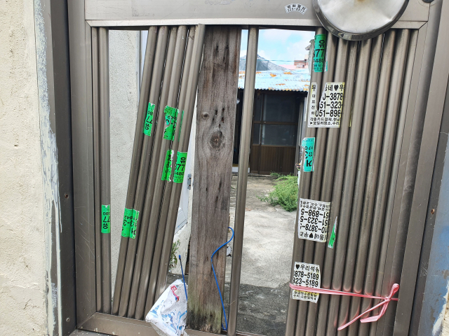 도시재생사업이 중단된 부산 사상구 엄궁동 지불마을.