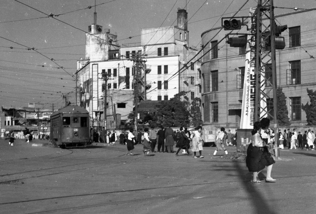 작품 ‘부산거리’(부산, 1951). 임응식사진아카이브 제공