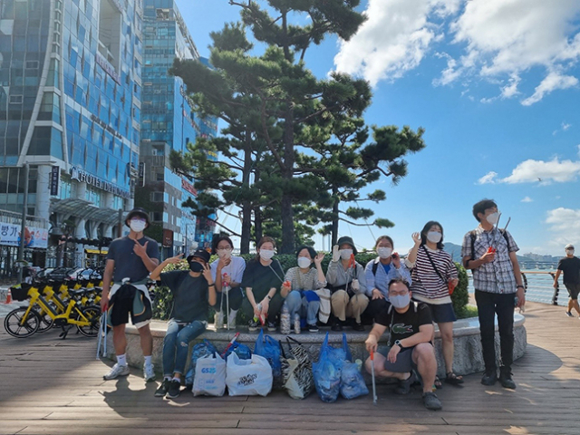 유명세를 얻고 있는 쓰줍인 비키, 곽다희 기후용사는 “금뿌리” 멤버이기도 하다.