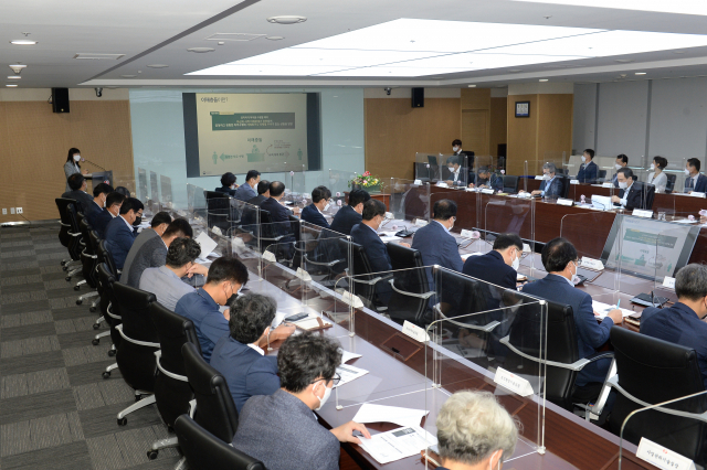 한국전력기술 경영진 및 주요 부서장들이 고위직 이해충돌방지 교육에 참여하고 있다. 한전기술 제공