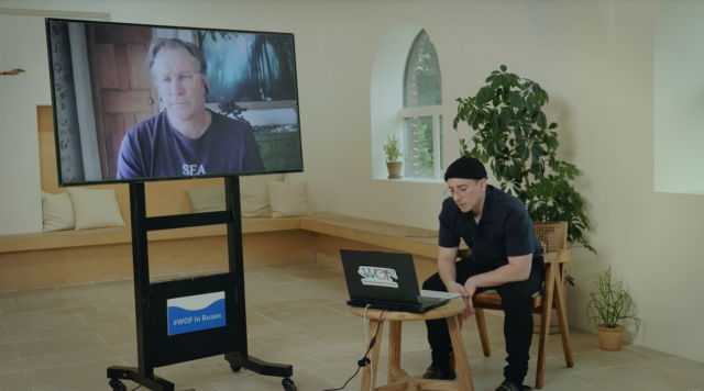 해양 다큐영화 ‘나의 문어 선생님’ 제작자 겸 영화감독인 크레이그 포스터와의 영상 인터뷰는 국내 인기 방송인인 타일러 라쉬가 맡아 진행했다. 인터뷰는 세계해양포럼을 하루 앞둔, 오는 25일 오후 3시 온라인에 공개된다. WOF 사무국 제공