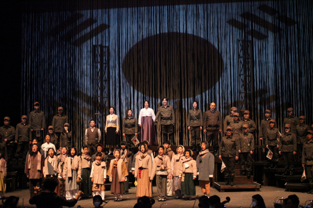 지난해 한형석 문화축전 기간에 초연한 창작오페라 '그 이름 먼구름' 공연 장면. 부산문화재단 제공