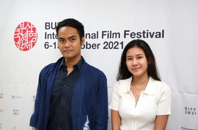 인도네시아의 레가스 바누테자 감독(왼쪽)과 배우 셰니나 시나몬. 문경덕 인턴기자