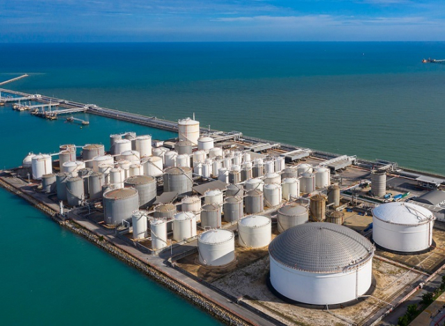 남아프리카공화국에서 발견된 코로나19 신종 변이가 확산되고 유럽 일부 국가에서 코로나19 확진자가 늘면서 재봉쇄에 들어가는 등 코로나 공포에 미국 증시와 국제유가가 폭락했다. 이미지투데이