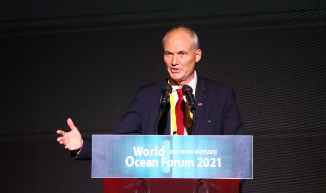 아이너 옌센 주한 덴마크대사가 기조세션 지정토론자로 나서서 강연을 하고 있다. 정종회 기자