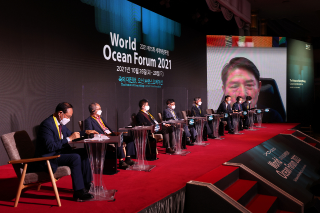 '제15회 세계해양포럼'(WOF)의 '조선 세션'에서 참가자들이 토론을 진행하고 있다. WOF 사무국 제공