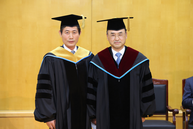 부산대학교, 향토기업 지원그룹 박재복 회장에게 명예경영학박사 학위 수여