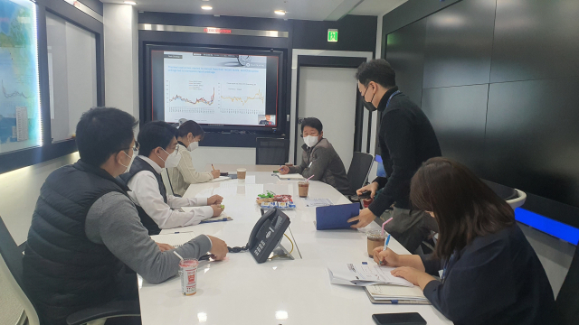 한국남동발전은 최근 본사에서 안정적인 연료 조달을 위한 '제17회 KOEN CPX Committee'(연료정보 공유를 위한 사내외 전문가 협의체)를 개최했다. 남동발전 제공