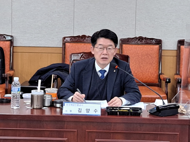 김양수 한국해양진흥공사 사장이 23일 해양수산부 5층 회의실에서 기자간담회를 진행하고 있다. 송현수 기자