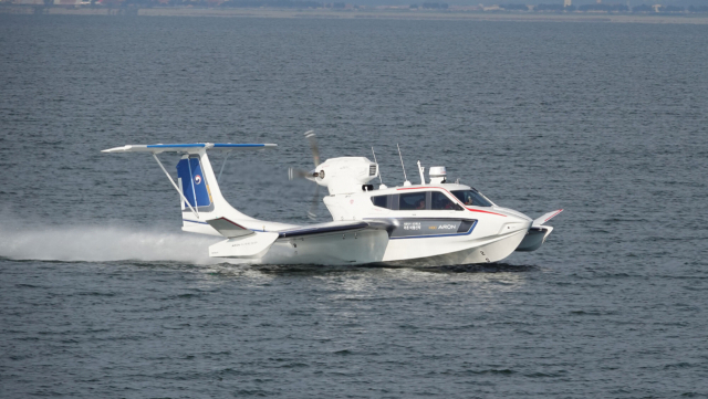 경남 사천시에 본사가 있는 아론비행선박(주)이 자체 개발, 생산한 위그선 시험운항 모습. 사천시 제공