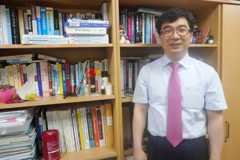 김희철 인제대 AI융합대학장. 부산일보DB