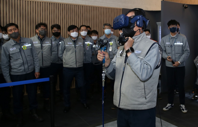 한화오션이 2021년 개발한 도장 교육 프로그램 리얼 스프레이. 부산일보DB