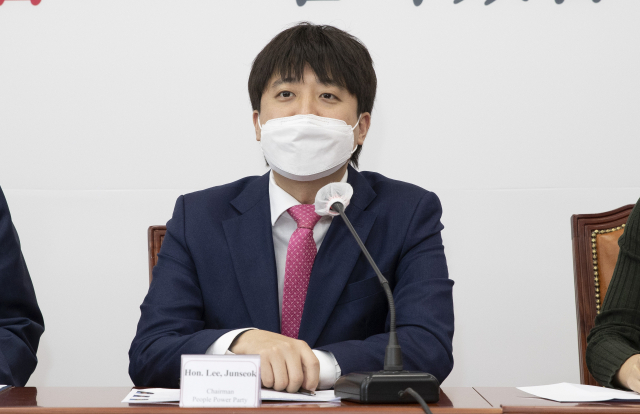 사진은 국민의힘 이준석 대표가 지난달 25일 오후 국회에서 미국 연방하원의원 방한단 접견에 인사말을 하고 있는 모습. 국회사진기자단