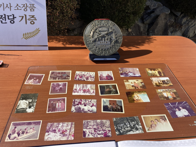 도미기사들이 SNT모티브에 기증한 미국 연수 당시의 사진과 기념 물품. 이재희 기자