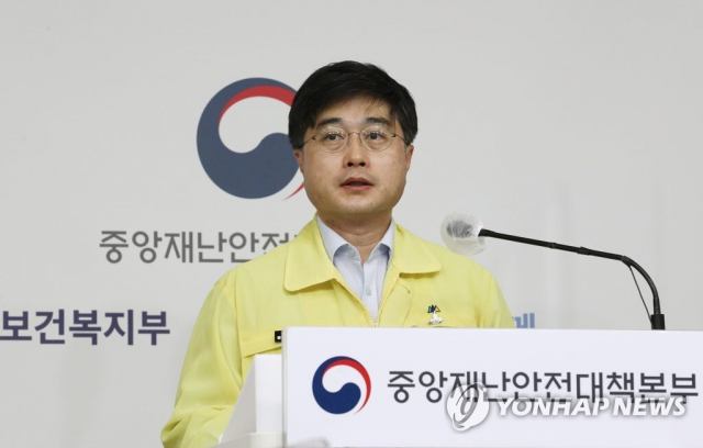 지난 6월 세종시 정부세종청사에서 코로나19 대응 정례브리핑을 진행 중인 윤태호 전 중앙사고수습본부 방역총괄반장. 연합뉴스