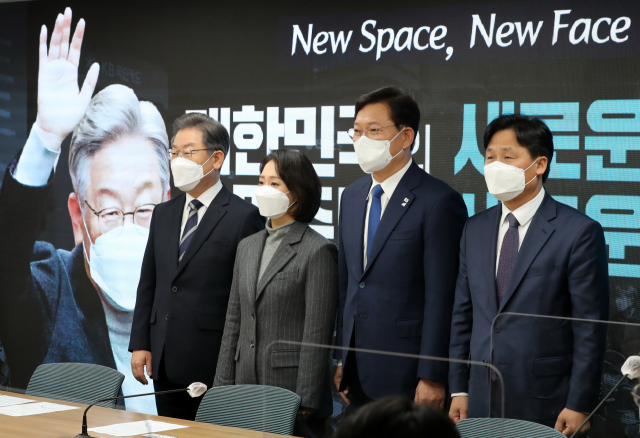 지난달 30일 더불어민주당 서울 여의도 중앙당사 브리핑룸에서 열린 공동상임선대위원장 인선 발표 기자간담회 모습. 연합뉴스