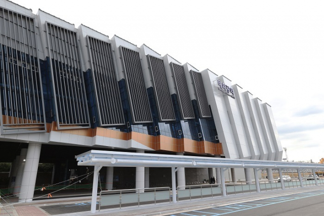 동해선 부전~태화강역의 종착역인 울산 태화강역. 인근에 있던 기존 태화강역은 폐쇄돼 주차장으로 쓰이고 태화강역은 새로 건설됐다. 국토교통부 제공