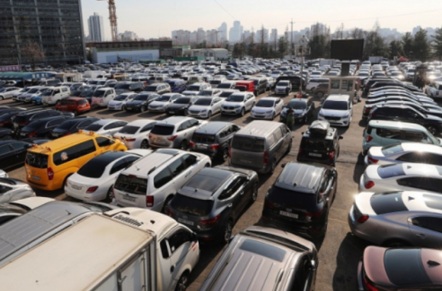 중고자동차 시장 개방 논의가 3년째 공회전을 거듭하고 있는 가운데, 자동차 관련 시민단체가 주관부처인 중소벤처기업(이하 중기부)부를 대상으로 감사원 국민감사를 청구키로 했다. 부산일보DB