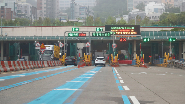 부산 지역 민자 유료도로 중 하나인 부산진구 가야동 수정터널 요금소. 부산일보DB