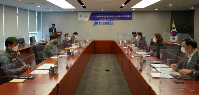 지난 10일 한국해양진흥공사 부산 본사에서 개최된 인권경영위원회 정기회의 모습. 해양진흥공사 제공