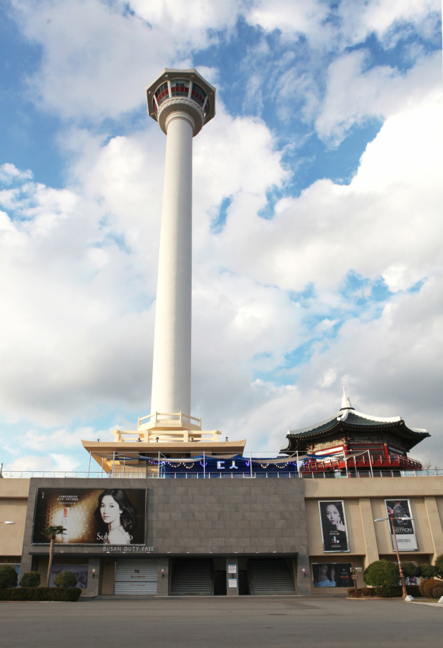 ‘다이아몬드 타워’로 불리는 부산타워가 리뉴얼을 거쳐 15일 임시개장했다. 비엔그룹 제공