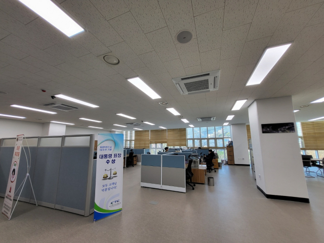 한국기계전기전자시험연구원(KTC) 경남지원센터가 20일 양산산단 혁신지원센터로 사무실을 확장·이전한 뒤 운영에 들어갔다. 양산시 제공